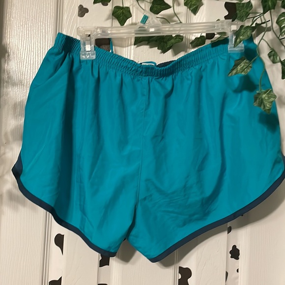 Nike running shorts - Picture 4 of 4